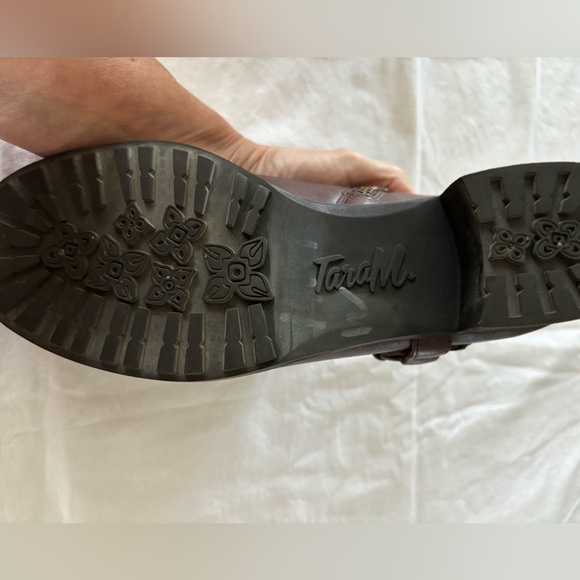 Tara M. Women size 8 1/2 leather shooties/ short booties - Picture 4 of 10